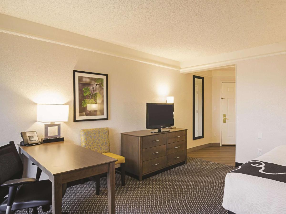 Executive King Room at La Quinta Inn & Suites by Wyndham Denver Airport DIA