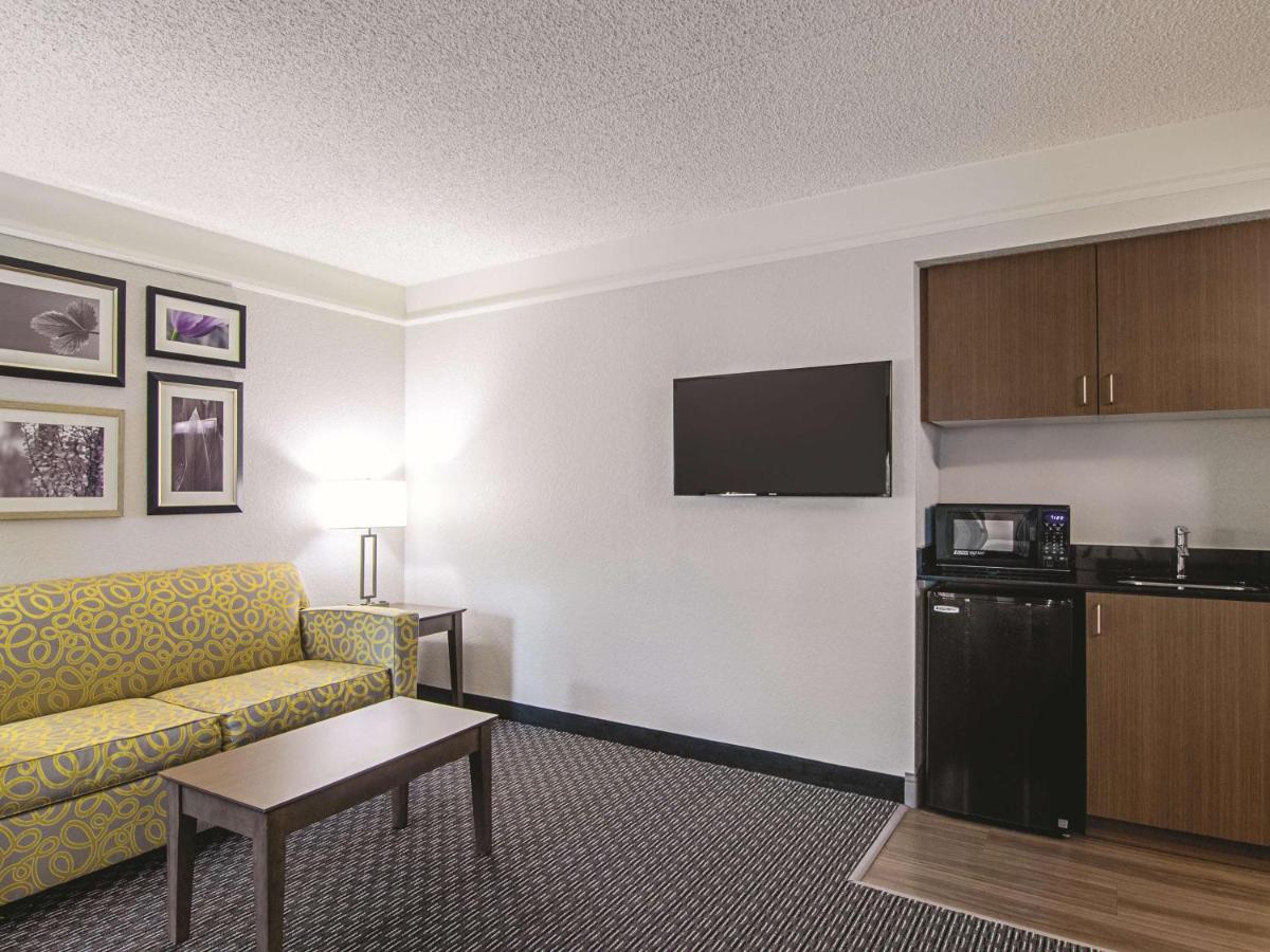 King Suite with Sofa Bed at La Quinta Inn & Suites by Wyndham Denver Airport DIA