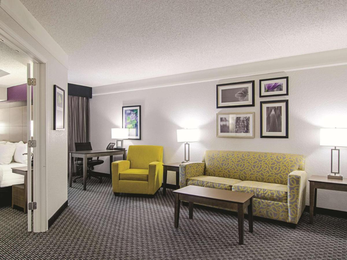 King Suite with Sofa Bed at La Quinta Inn & Suites by Wyndham Denver Airport DIA