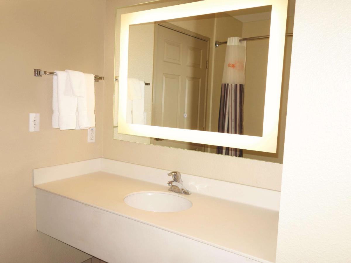 King Suite - Non-Smoking at La Quinta Inn & Suites by Wyndham Corpus Christi Northwest