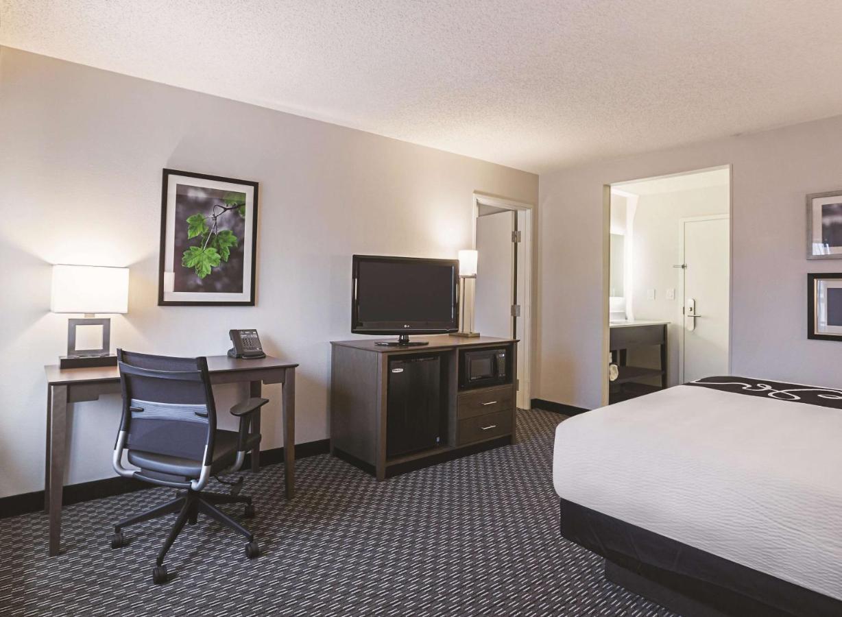 King Suite - Non-Smoking at La Quinta Inn & Suites by Wyndham Atlanta Midtown - Buckhead