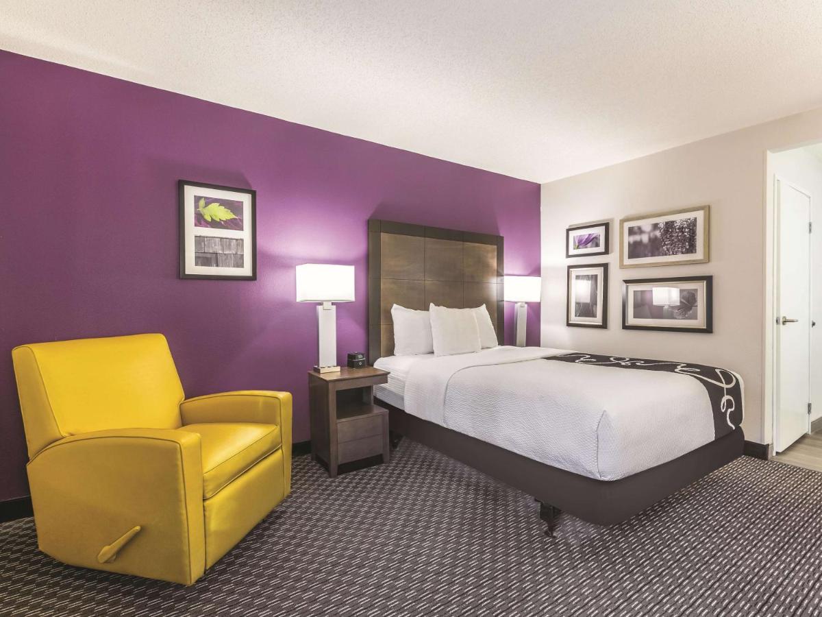 1 Full Bed, Mobility/Hearing Impaired Accessible Room, Non-Smoking
at La Quinta Inn & Suites by Wyndham Atlanta Midtown - Buckhead