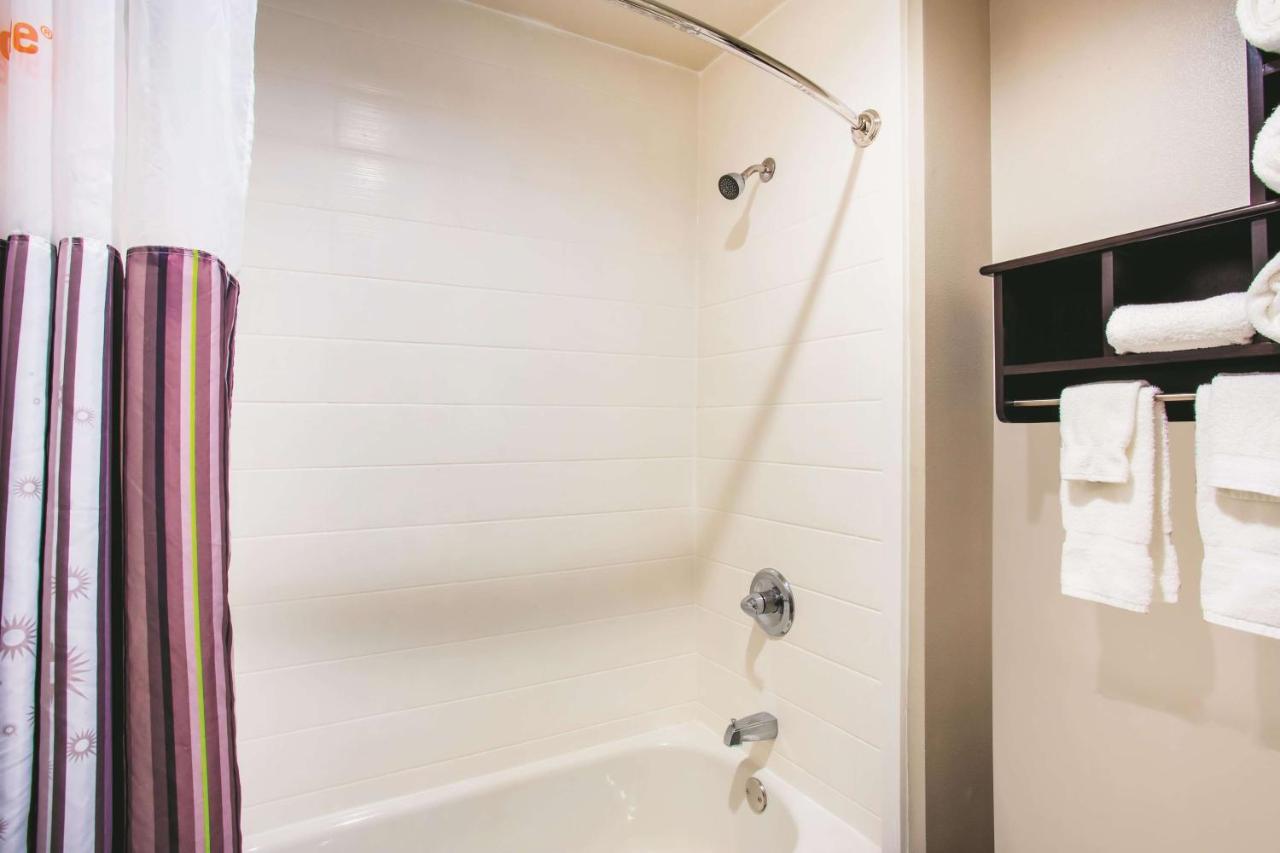Double Room with Two Double Beds at La Quinta Inn & Suites by Wyndham Cincinnati NE - Mason