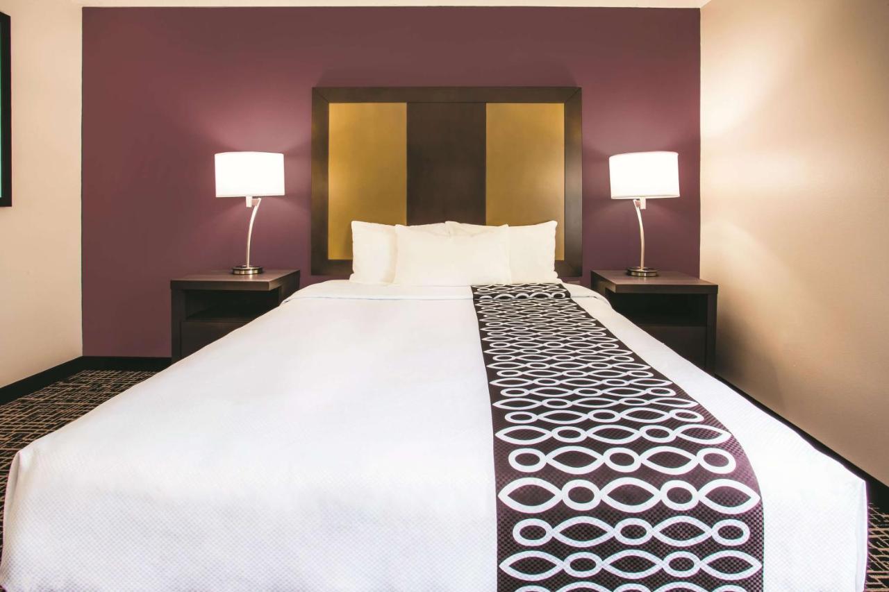 Standard Room - Disability Access at La Quinta Inn & Suites by Wyndham Cincinnati NE - Mason