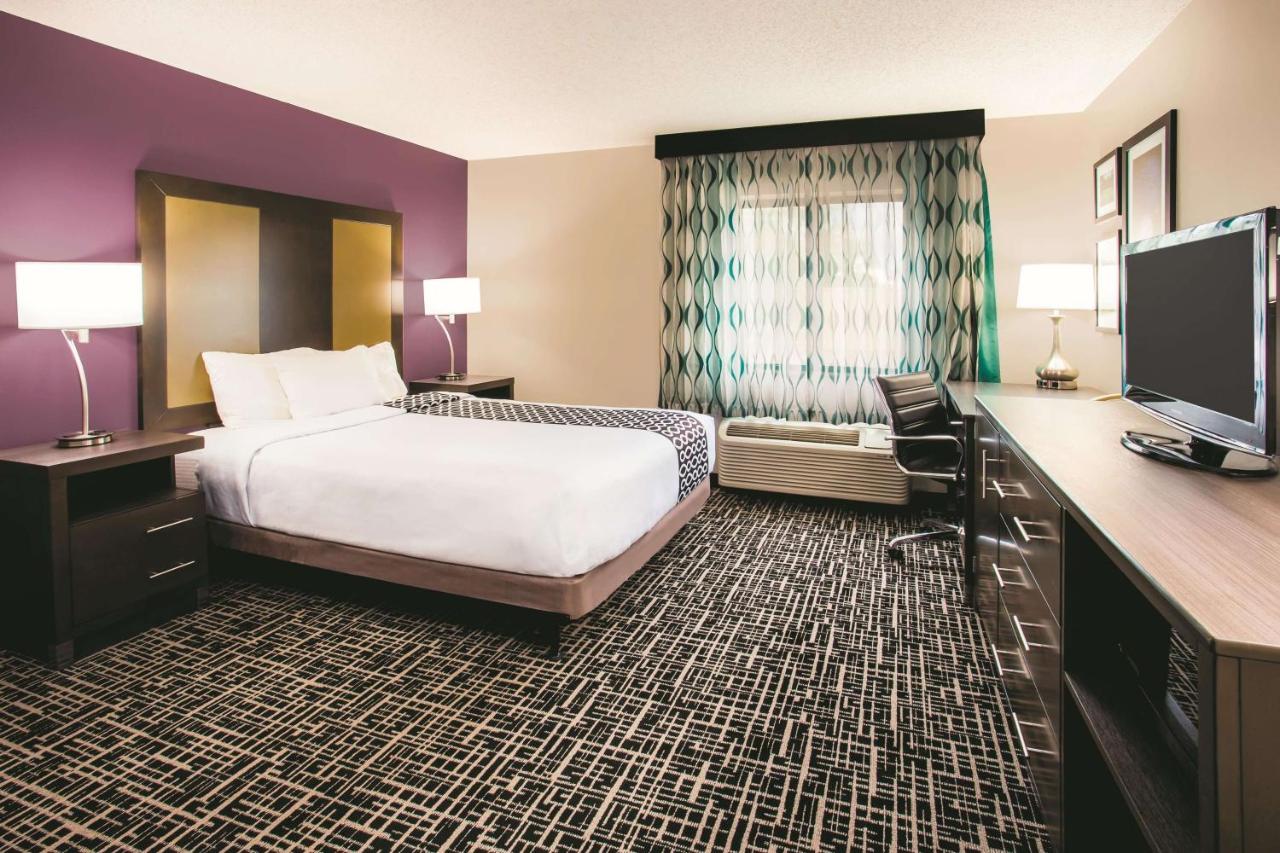 Standard Room - Disability Access at La Quinta Inn & Suites by Wyndham Cincinnati NE - Mason