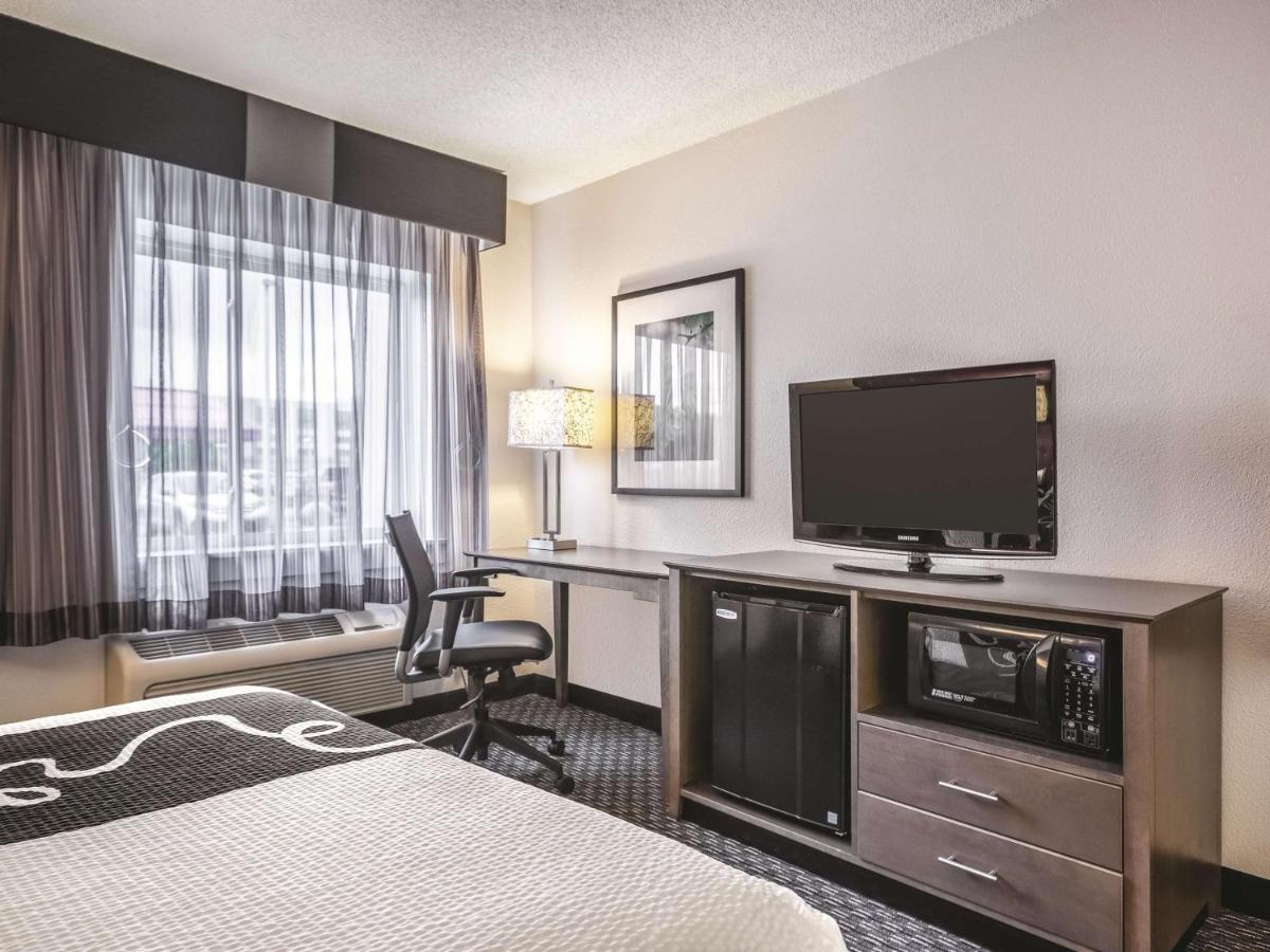 Double Room with Mobility/Hearing Impaired Access - Non-Smoking at La Quinta Inn & Suites by Wyndham Hartford - Bradley Airport