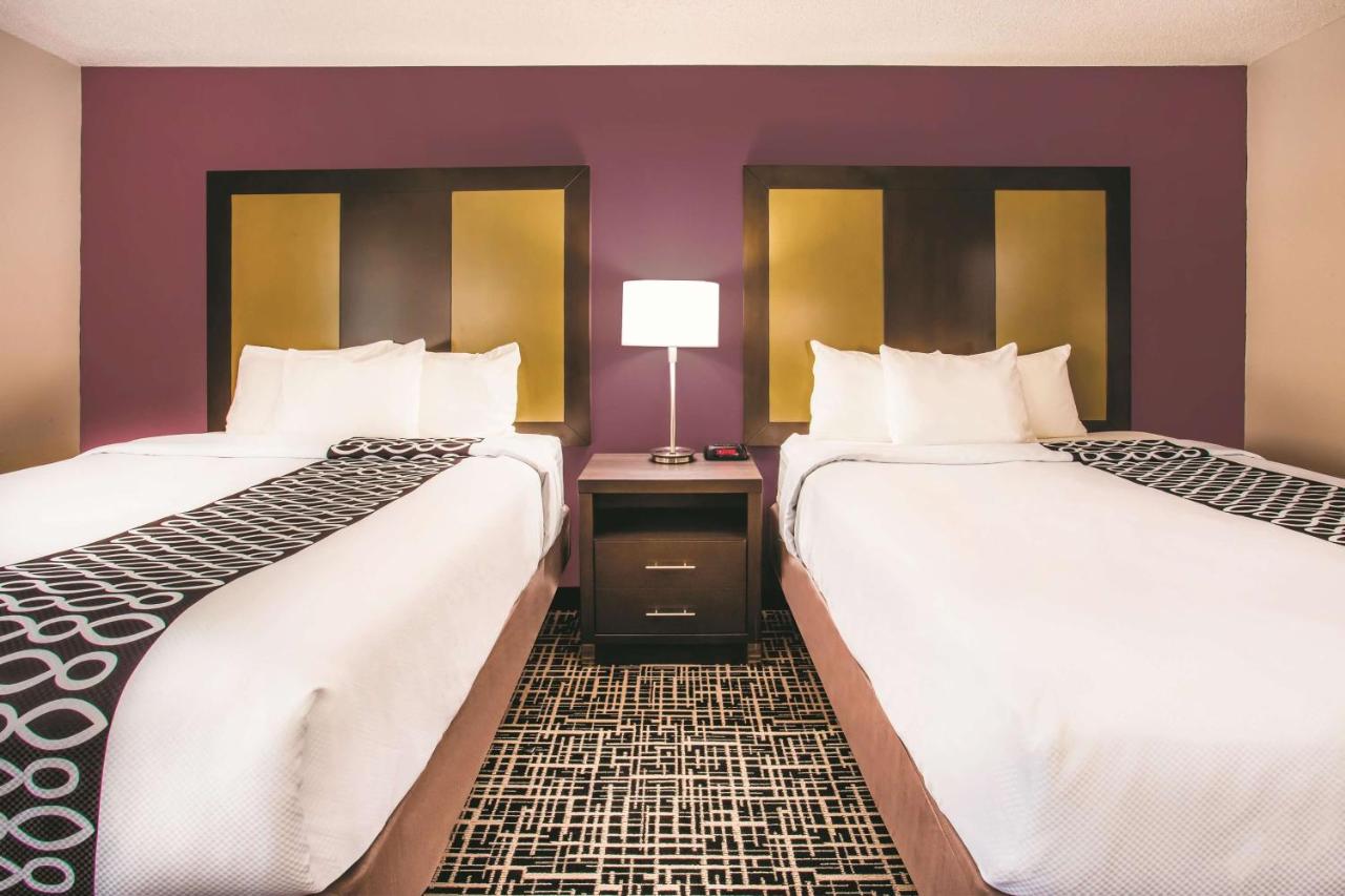 Double Room with Two Double Beds at La Quinta Inn & Suites by Wyndham Cincinnati NE - Mason