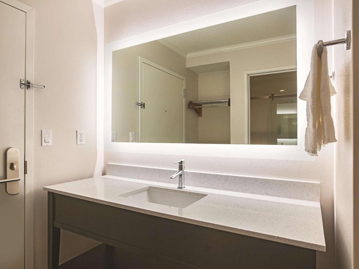 King Room - Non-Smoking at La Quinta Inn & Suites by Wyndham Atlanta Midtown - Buckhead