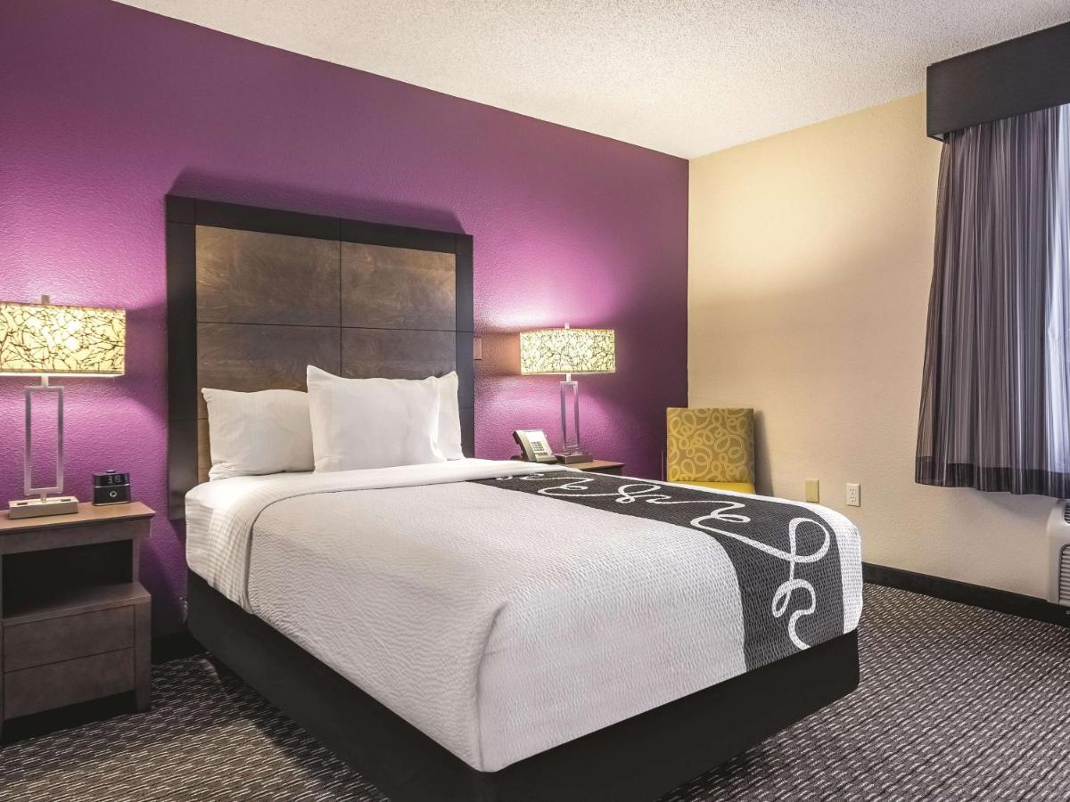 Double Room with Mobility/Hearing Impaired Access - Non-Smoking at La Quinta Inn & Suites by Wyndham Hartford - Bradley Airport