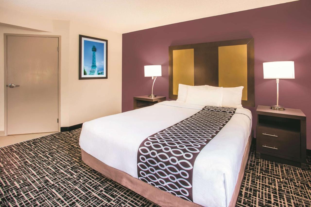 Standard Room - Disability Access at La Quinta Inn & Suites by Wyndham Cincinnati NE - Mason