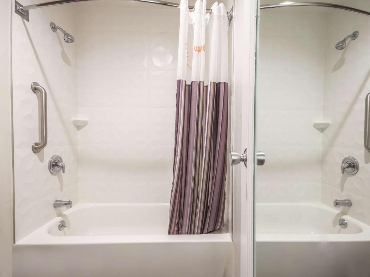 Deluxe Double Room with Two Double Beds at La Quinta Inn & Suites by Wyndham Hartford - Bradley Airport