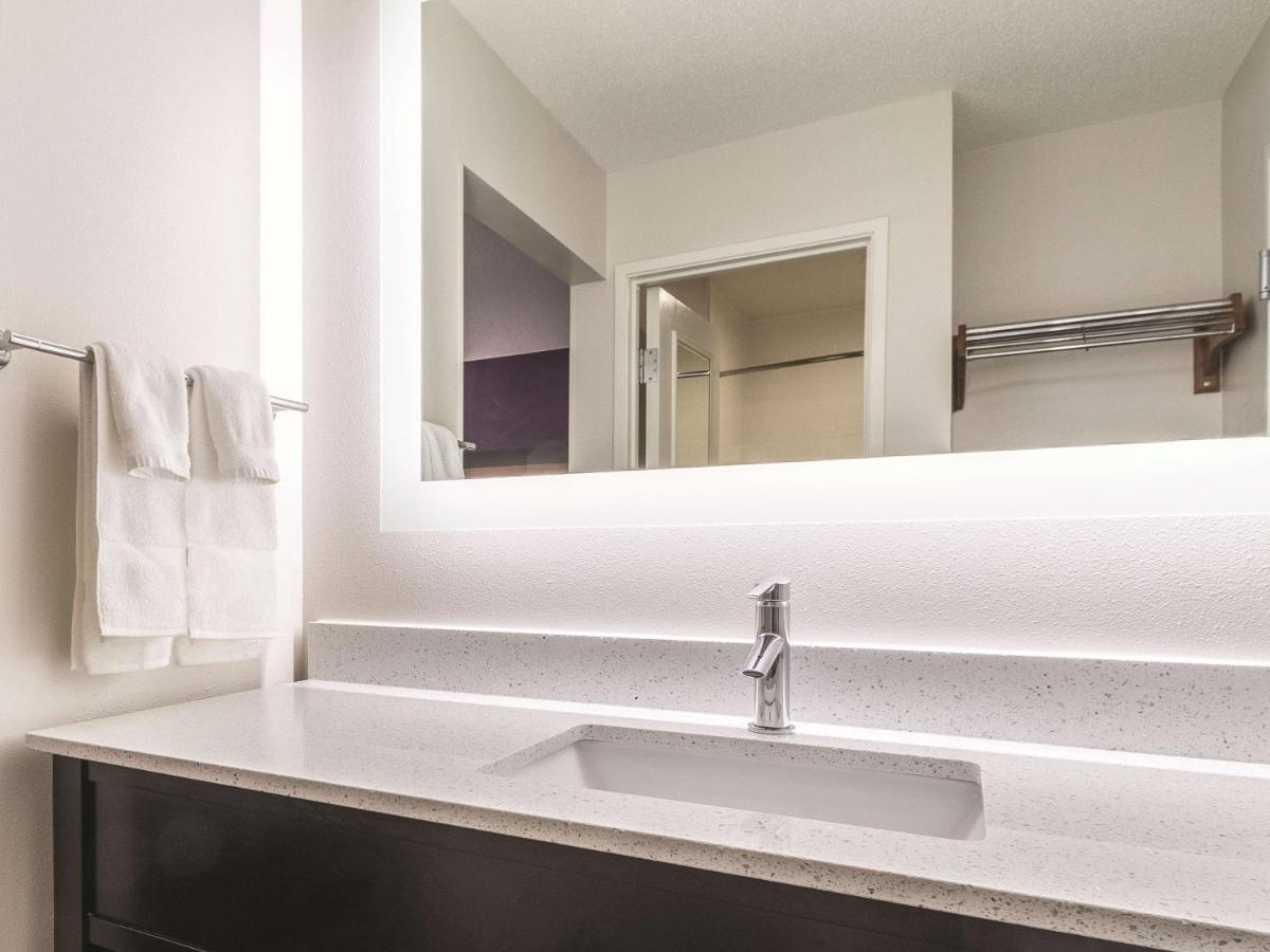 Deluxe Double Room with Two Double Beds at La Quinta Inn & Suites by Wyndham Cleveland - Airport North