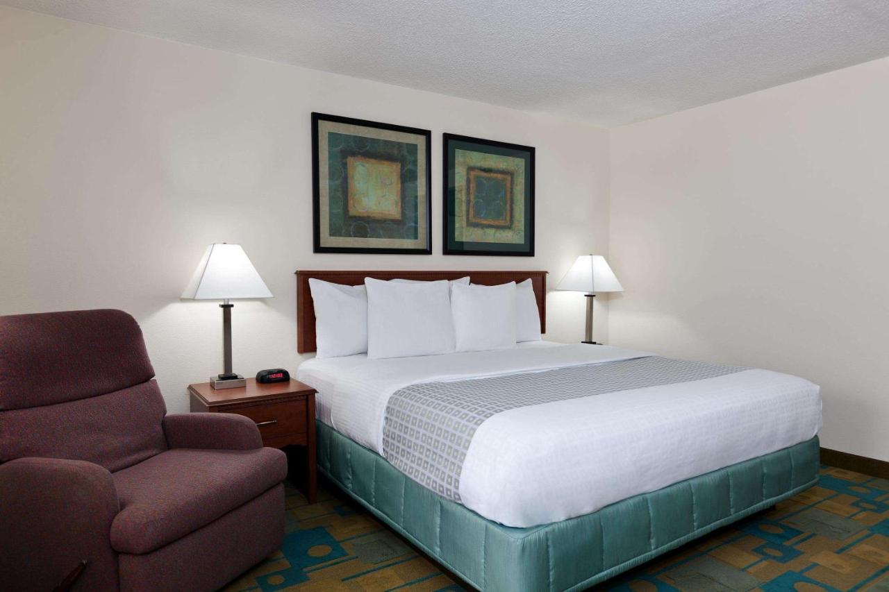 King Room with Sofa Bed at La Quinta Inn by Wyndham Chicago Willowbrook