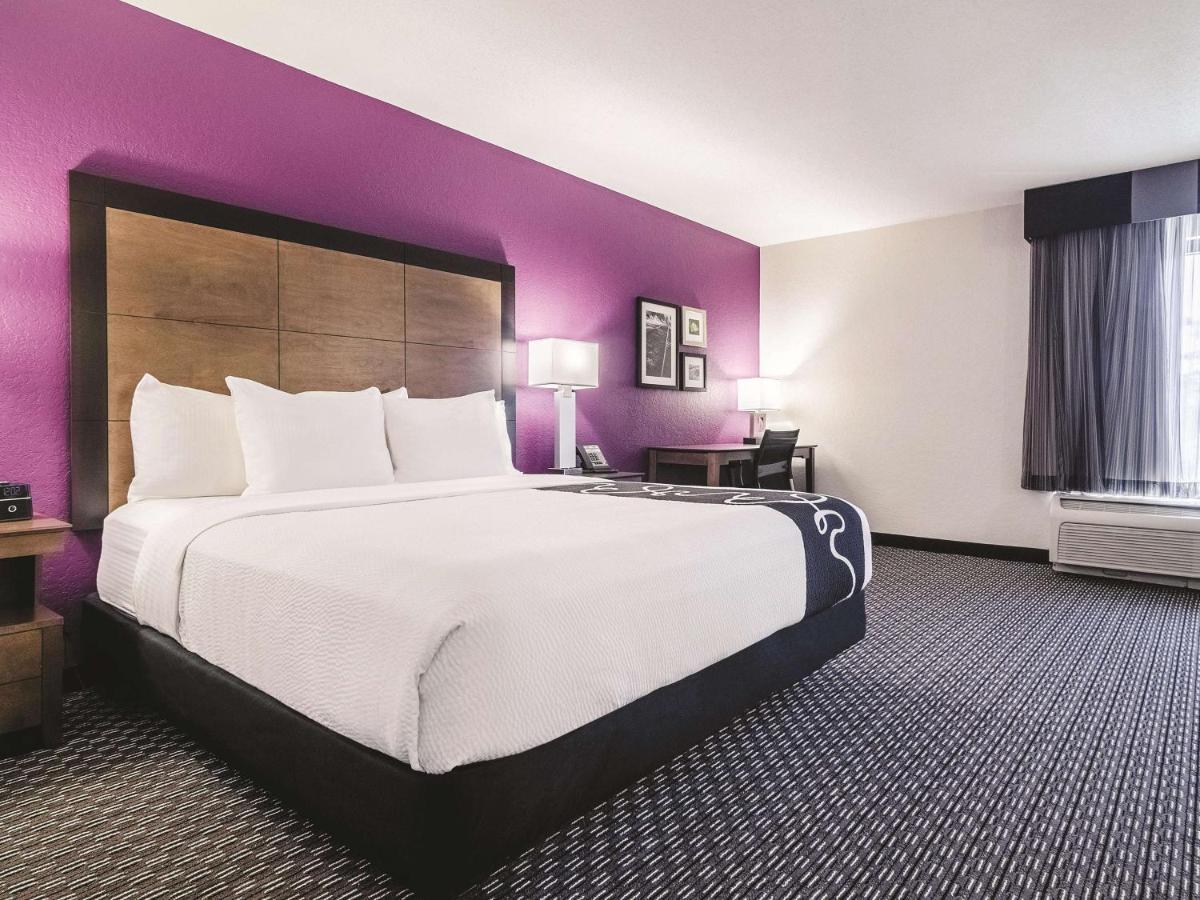 Deluxe King Suite at La Quinta Inn & Suites by Wyndham Myrtle Beach - N Kings Hwy