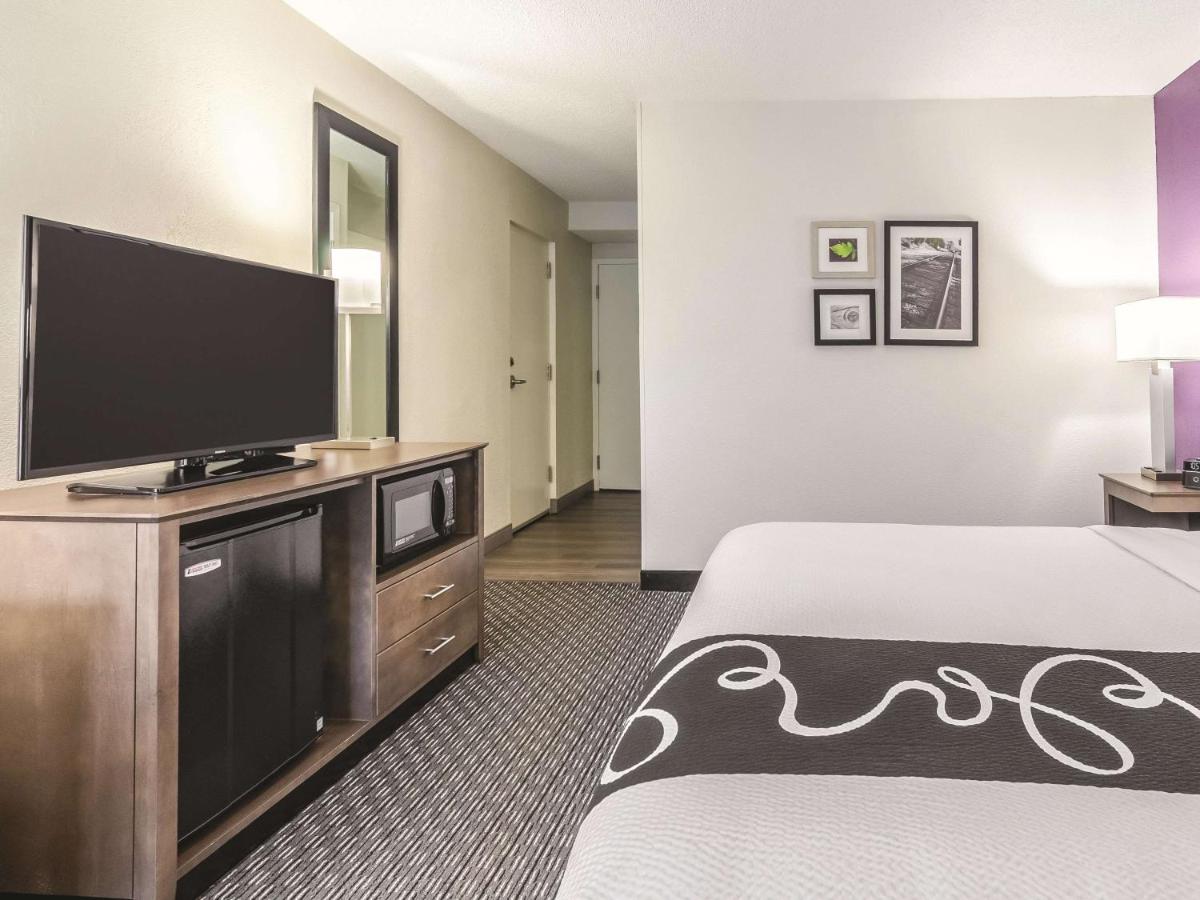 King Room - Mobility Access/Non-Smoking at La Quinta Inn & Suites by Wyndham Myrtle Beach - N Kings Hwy