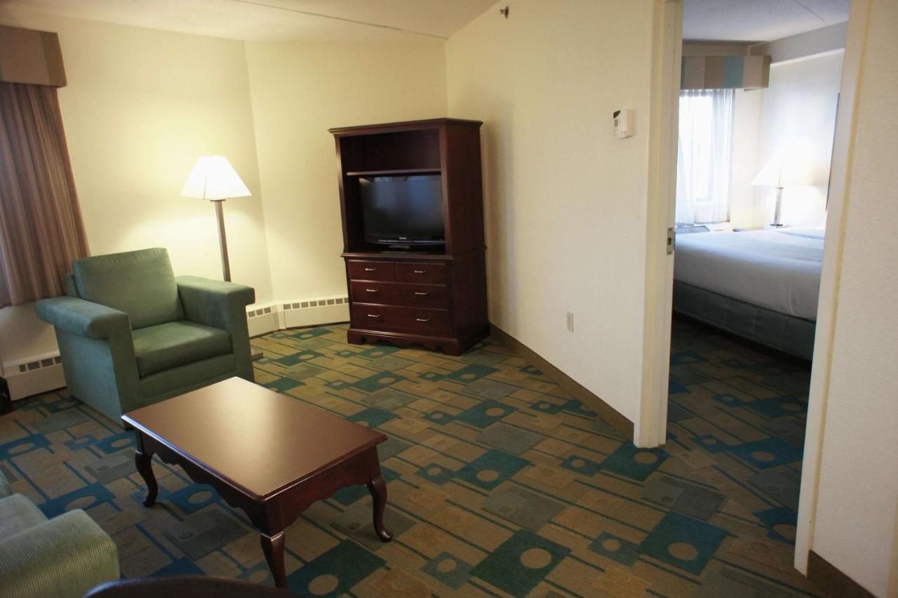 Deluxe One-Bedroom Queen Suite - Non-Smoking at La Quinta Inn & Suites by Wyndham Boston Somerville