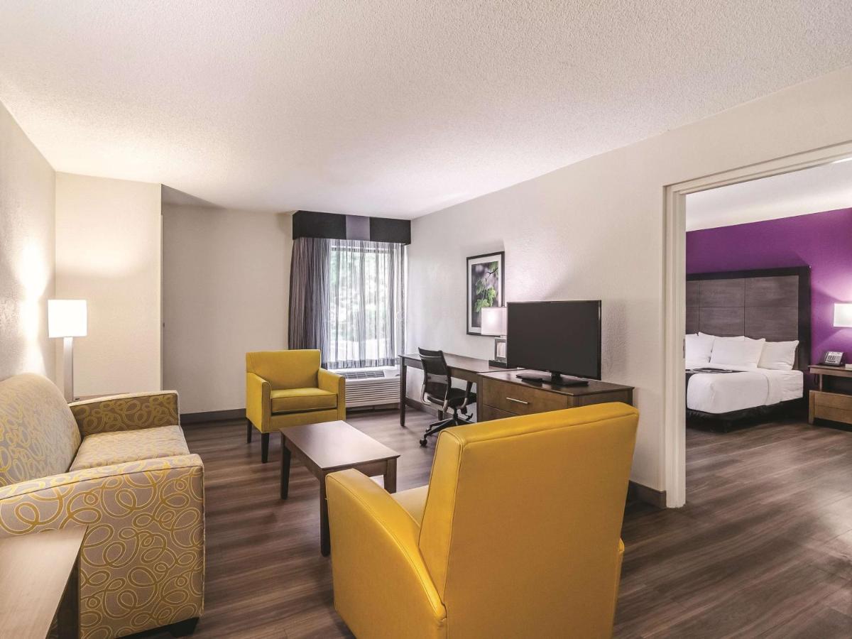 Deluxe King Suite with Mobility/Hearing Impaired Access at La Quinta Inn & Suites by Wyndham Myrtle Beach - N Kings Hwy