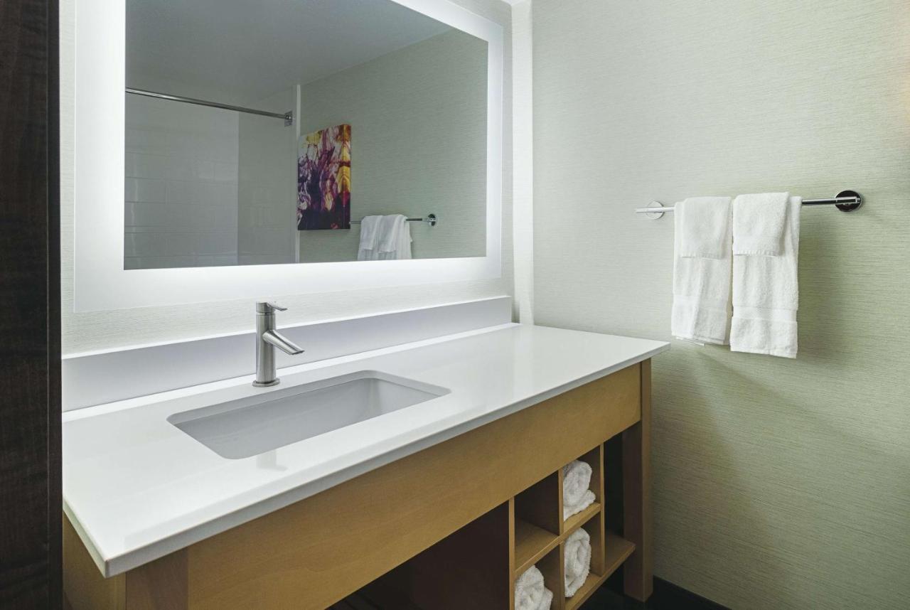 Deluxe Queen Room with Two Queen Beds at La Quinta Inn & Suites by Wyndham Orange County Airport