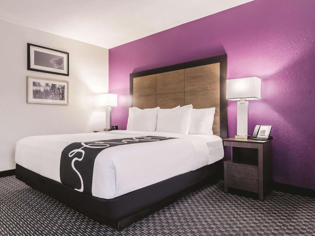 Deluxe King Suite at La Quinta Inn & Suites by Wyndham Myrtle Beach - N Kings Hwy