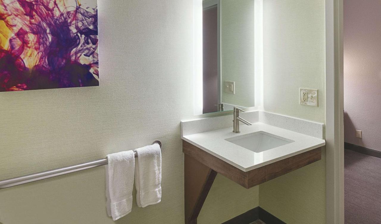 Queen Room with Two Queen Beds and Bath Tub - Mobility Access/Non-Smoking at La Quinta Inn & Suites by Wyndham Orange County Airport