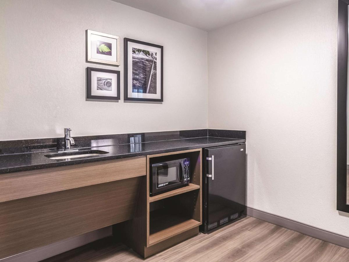 Deluxe King Suite with Mobility/Hearing Impaired Access at La Quinta Inn & Suites by Wyndham Myrtle Beach - N Kings Hwy