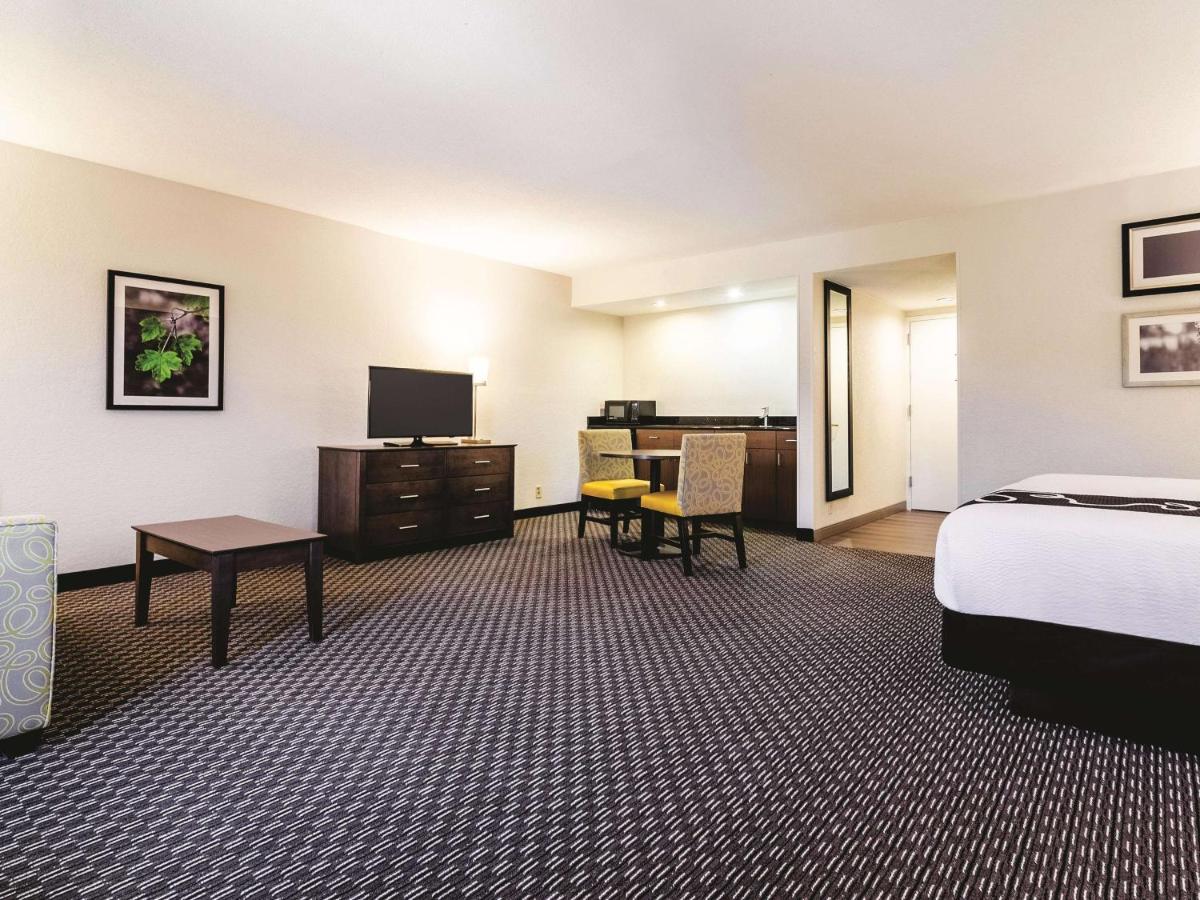 Deluxe King Suite at La Quinta Inn & Suites by Wyndham Myrtle Beach - N Kings Hwy