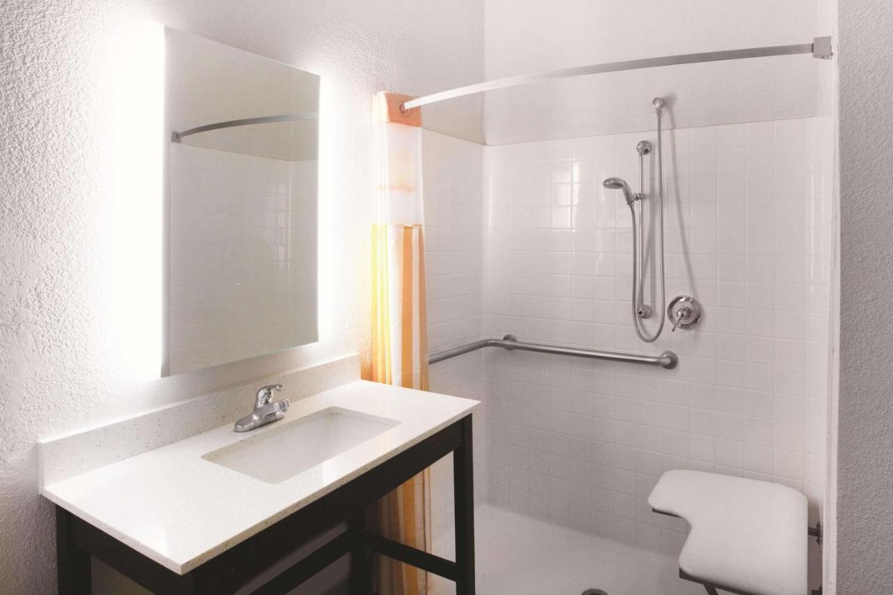 1 King Bed, Deluxe Mobility/Hearing Accessible Room, Roll-In Shower, Non-Smoking at La Quinta Inn & Suites by Wyndham Mansfield TX