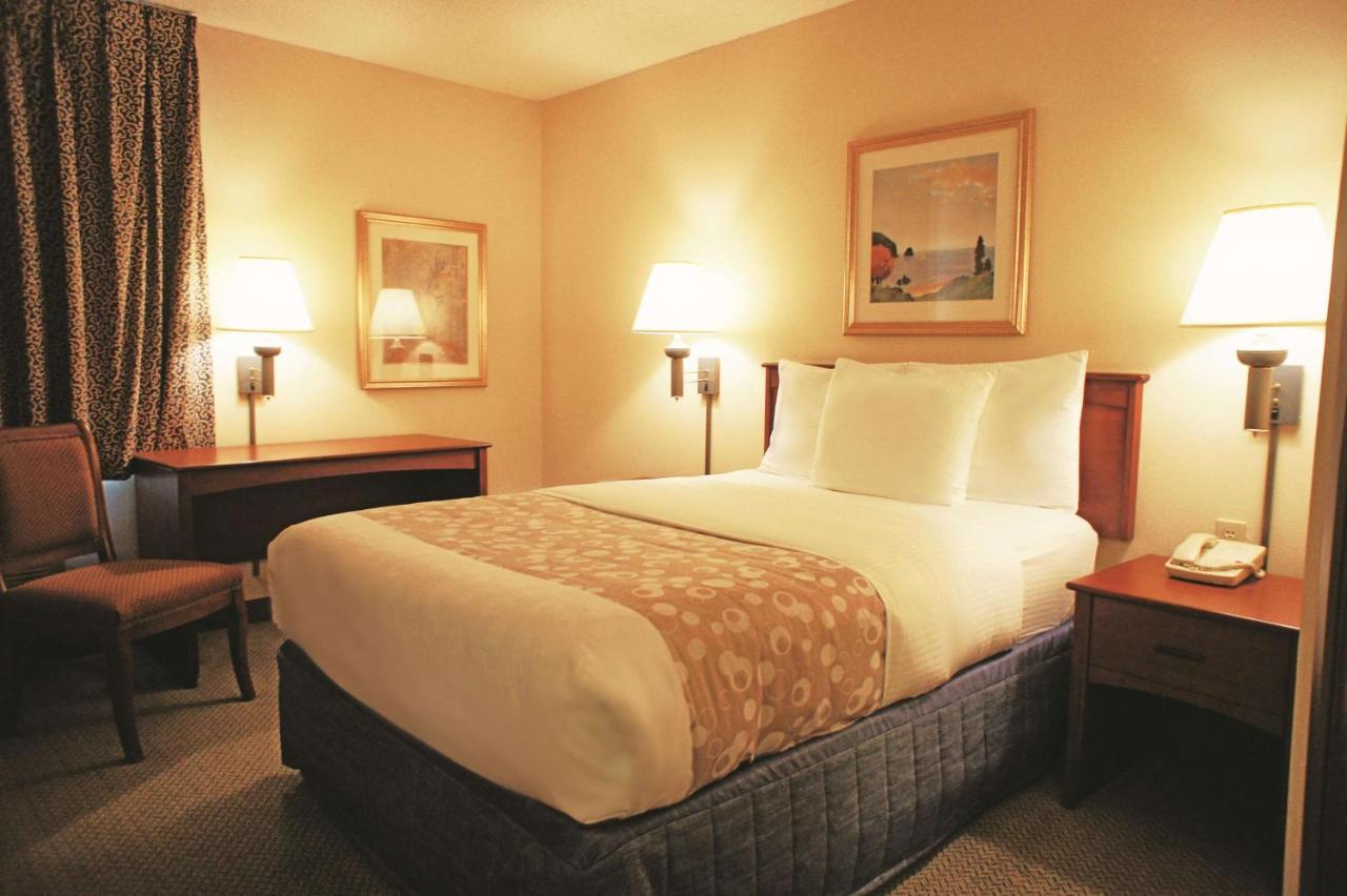 1 Double Bed, Mobility/Hearing Accessible Room, Bathtub w/Grab Bars, Non-Smoking at La Quinta Inn & Suites by Wyndham El Paso West Bartlett