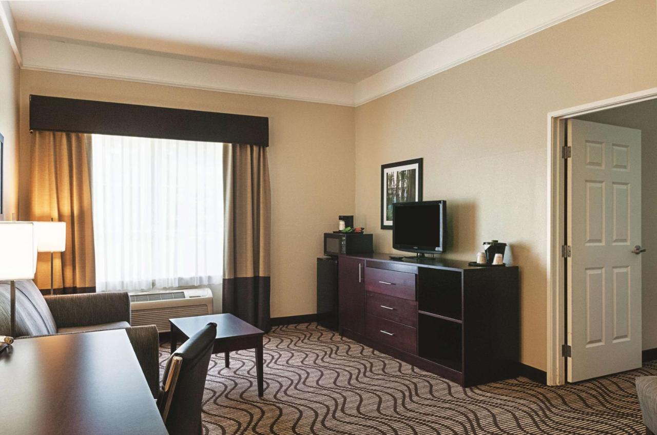 Deluxe King Suite - Mobility Access/Non-Smoking at La Quinta Inn & Suites by Wyndham Houma