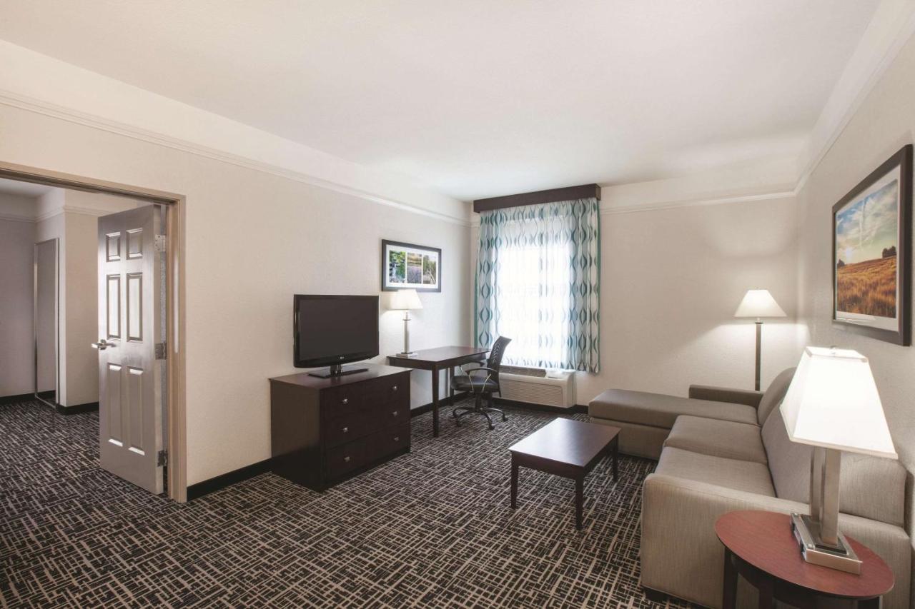 1 King Bed, Deluxe Mobility/Hearing Access Suite, Tub w/ Grab Bars, No Smoking at La Quinta Inn & Suites by Wyndham Mansfield TX