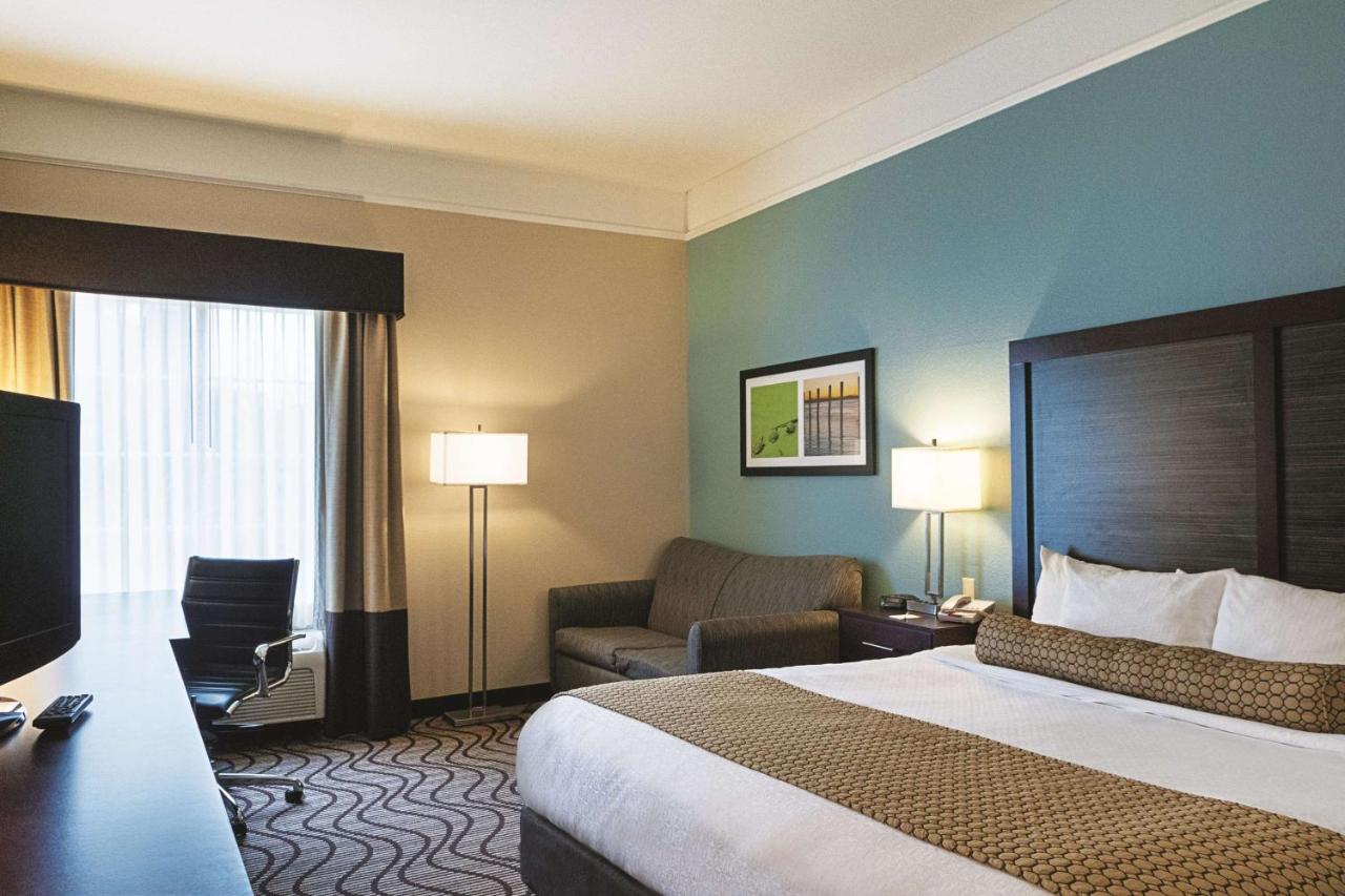 King Room at La Quinta Inn & Suites by Wyndham Houma