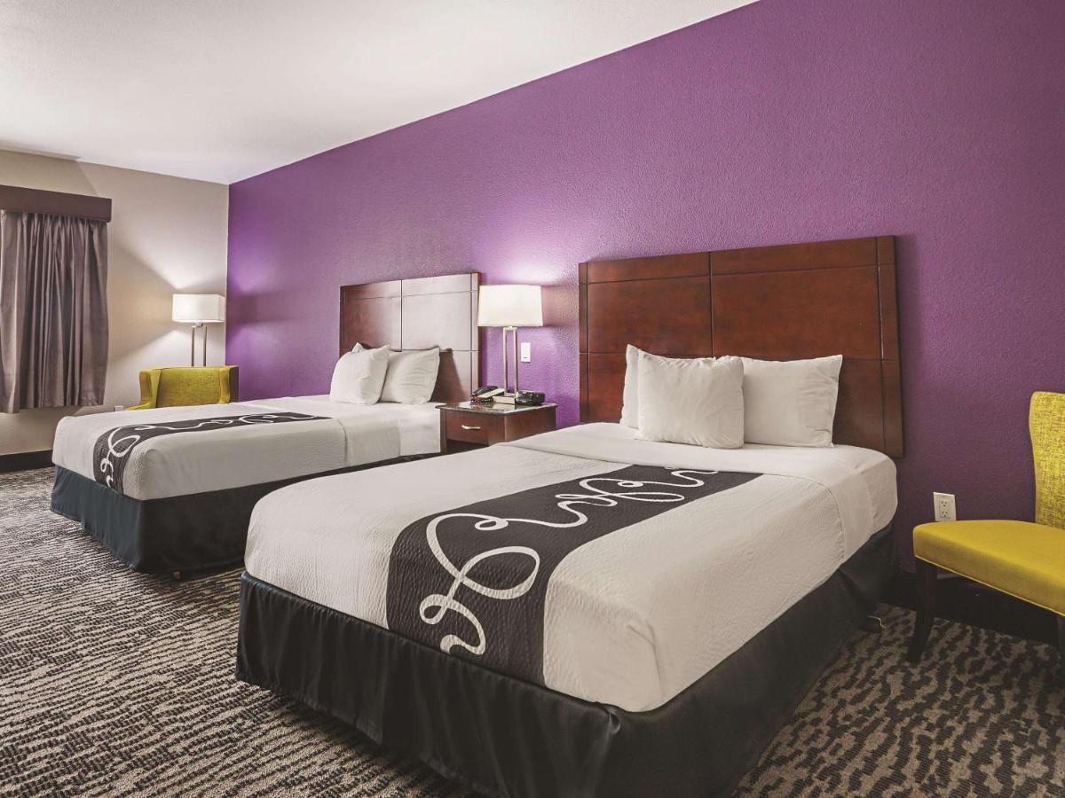 Queen Room with Two Queen Beds - Non-Smoking at La Quinta Inn & Suites by Wyndham Fresno Northwest