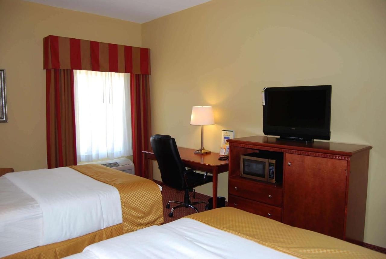 Double Room with Two Double Beds - Non-Smoking at La Quinta Inn & Suites by Wyndham Fairfield TX