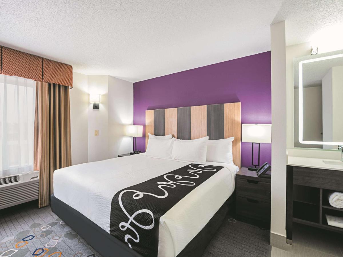 One-Bedroom King Suite - Non-Smoking at La Quinta Inn & Suites by Wyndham Minneapolis Northwest