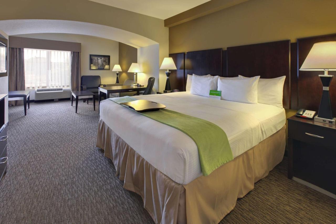 King Deluxe Studio Room - Non Smoking at La Quinta Inn & Suites by Wyndham Memphis Wolfchase