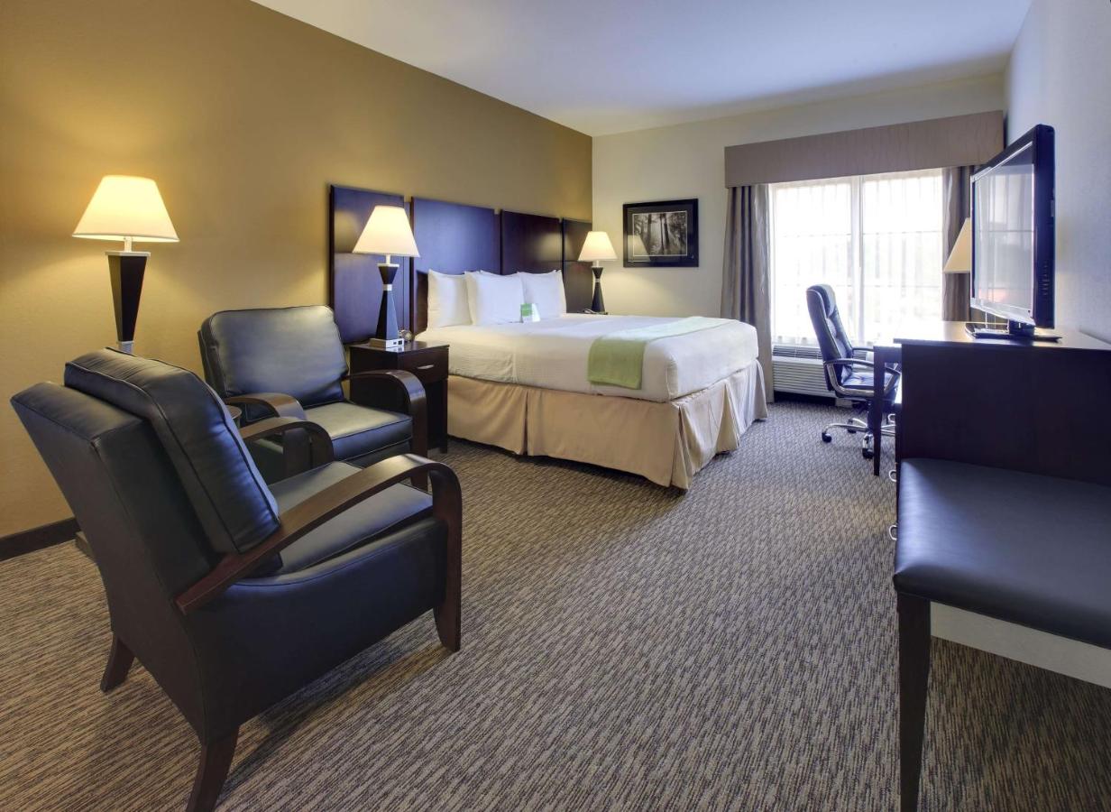 One Bedrooms Family Suite- Non Smoking at La Quinta Inn & Suites by Wyndham Memphis Wolfchase