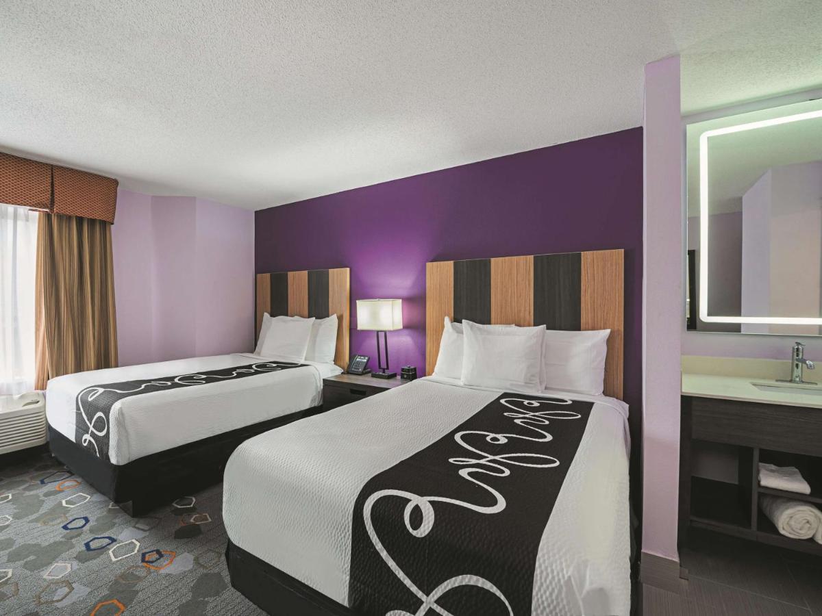 Deluxe Double Room with Two Double Beds at La Quinta Inn & Suites by Wyndham Minneapolis Northwest