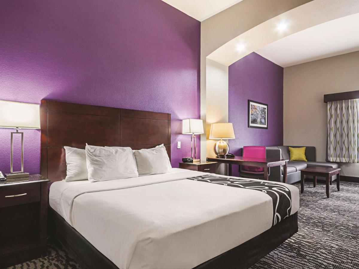 Executive Room at La Quinta Inn & Suites by Wyndham Fresno Northwest