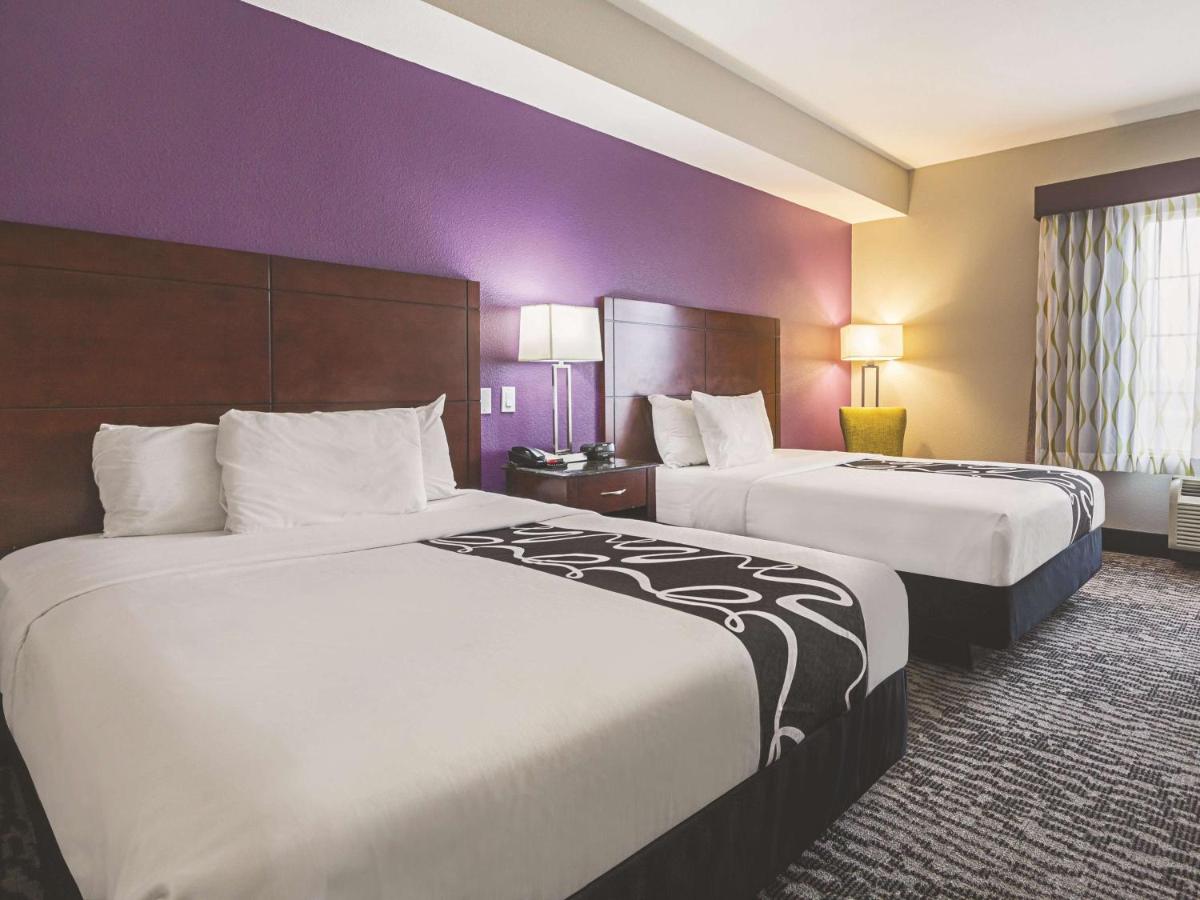 Queen Room with Two Queen Beds and Bath Tub - Mobility/Hearing Accessible - Non-Smoking at La Quinta Inn & Suites by Wyndham Fresno Northwest