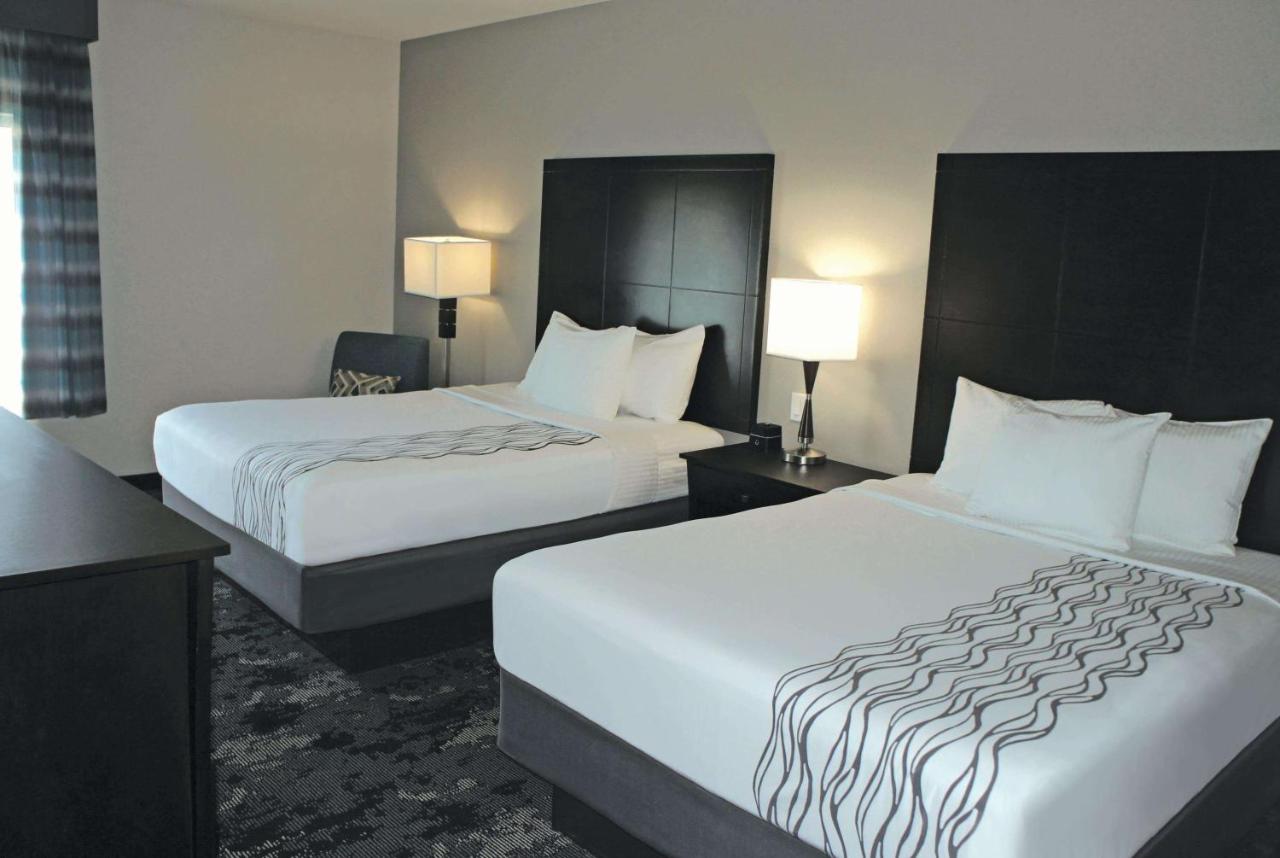 Deluxe Queen Room with Two Queen Beds at La Quinta Inn & Suites by Wyndham Columbus - Edinburgh