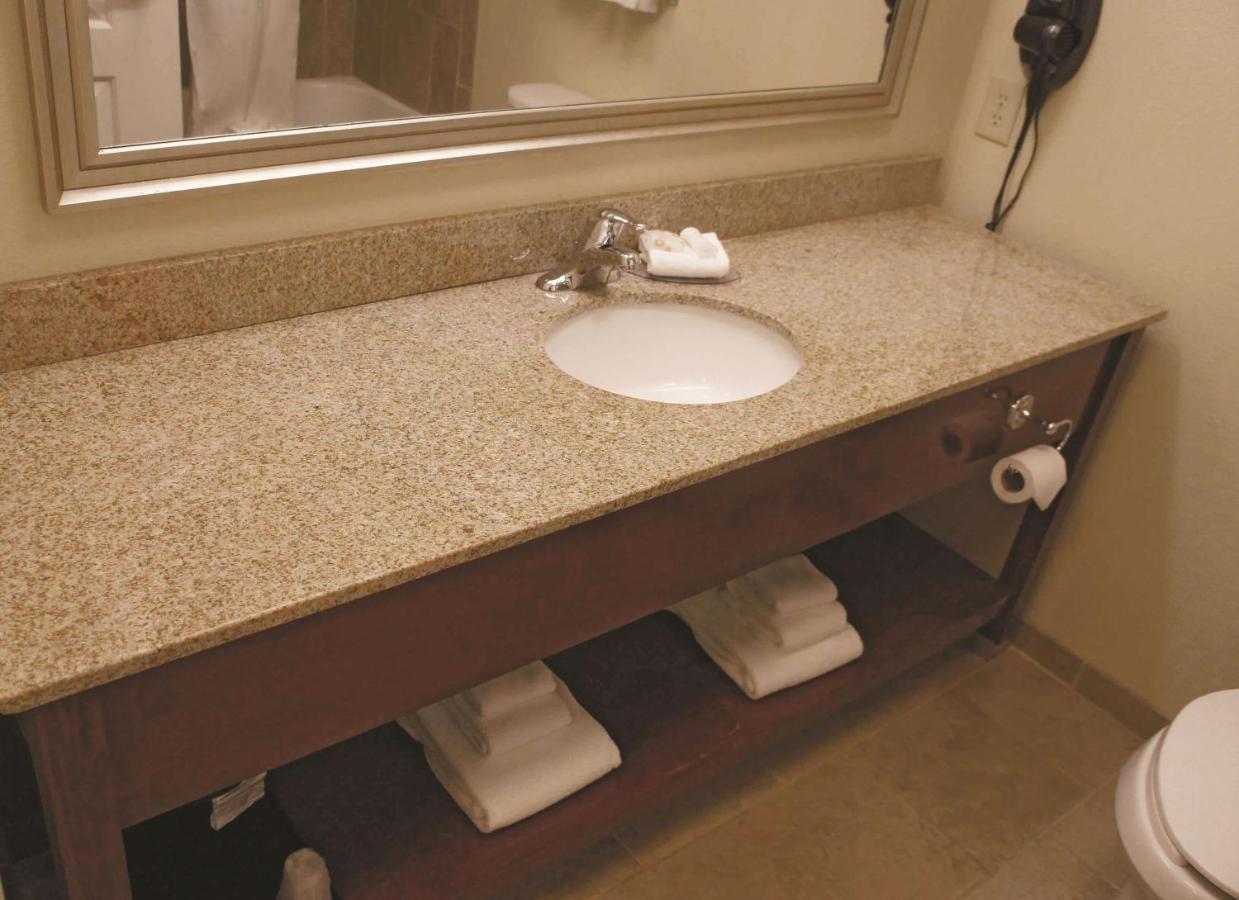 Deluxe King Room at La Quinta Inn & Suites by Wyndham Dickinson