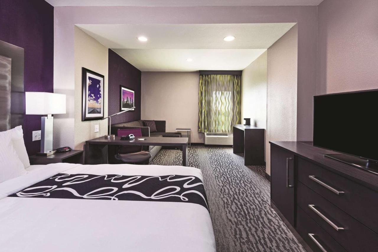King Room - Hearing Accessible/Non-Smoking  at La Quinta Inn & Suites by Wyndham College Station South