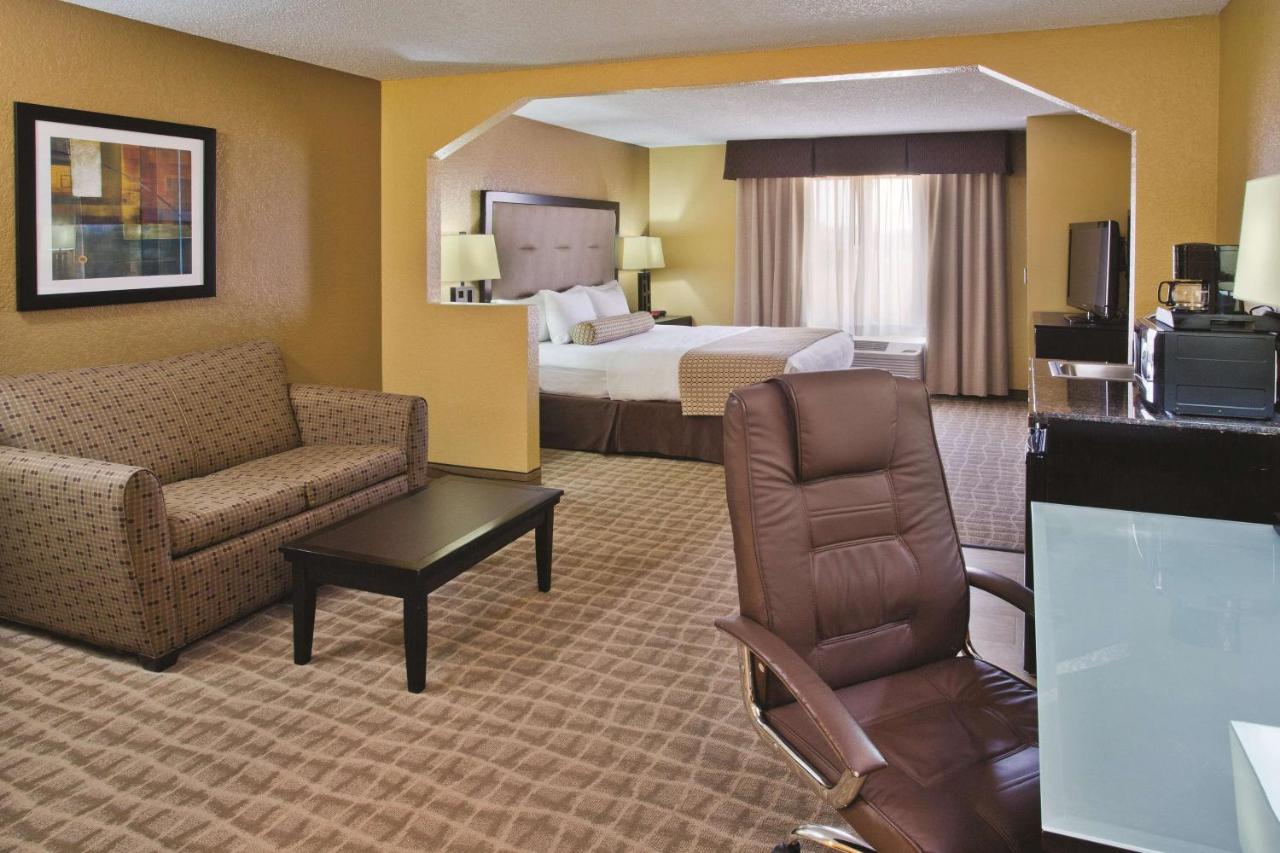Executive Room 1 King Bed at La Quinta Inn & Suites by Wyndham Hot Springs