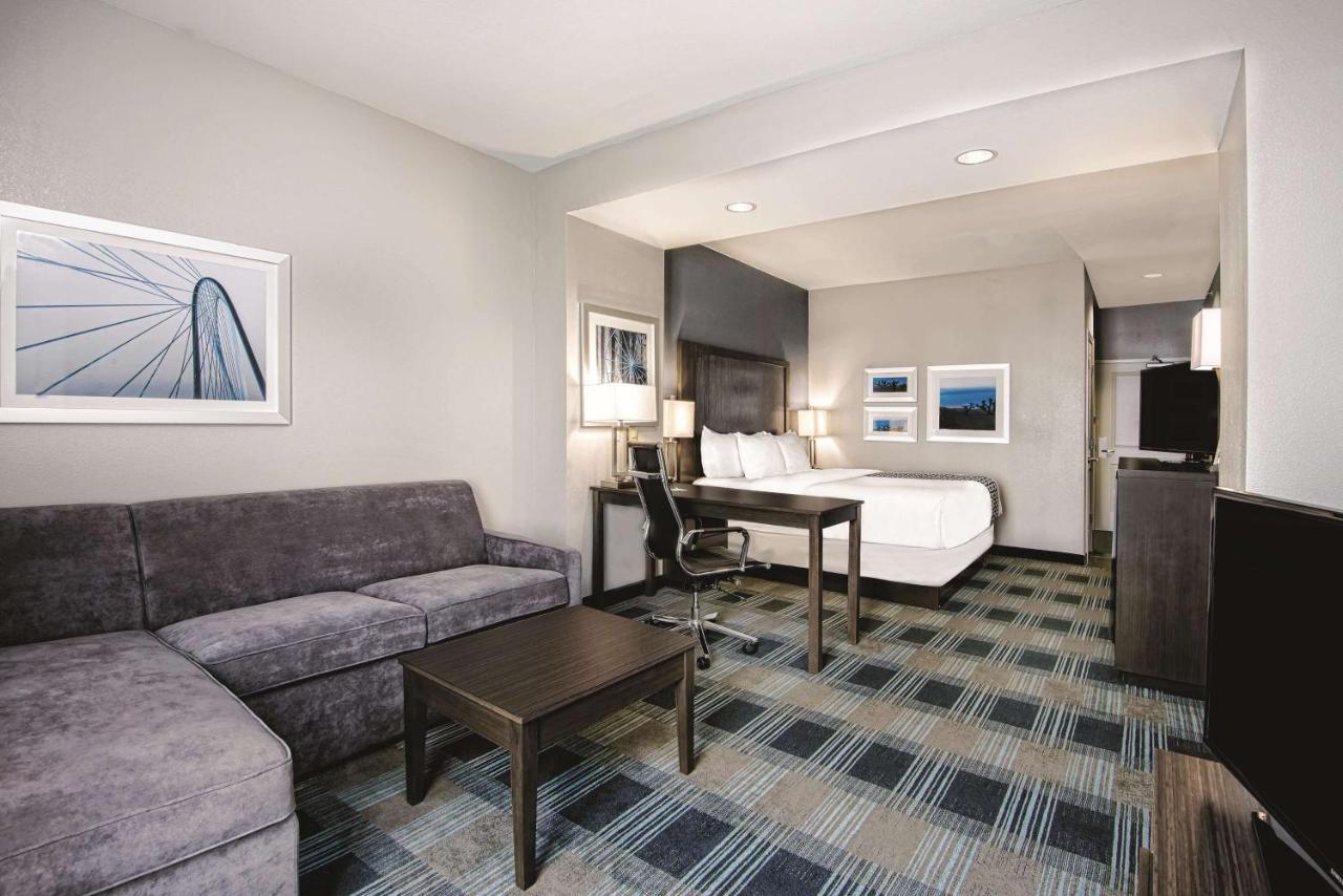 King Suite at La Quinta Inn & Suites by Wyndham Victoria - South