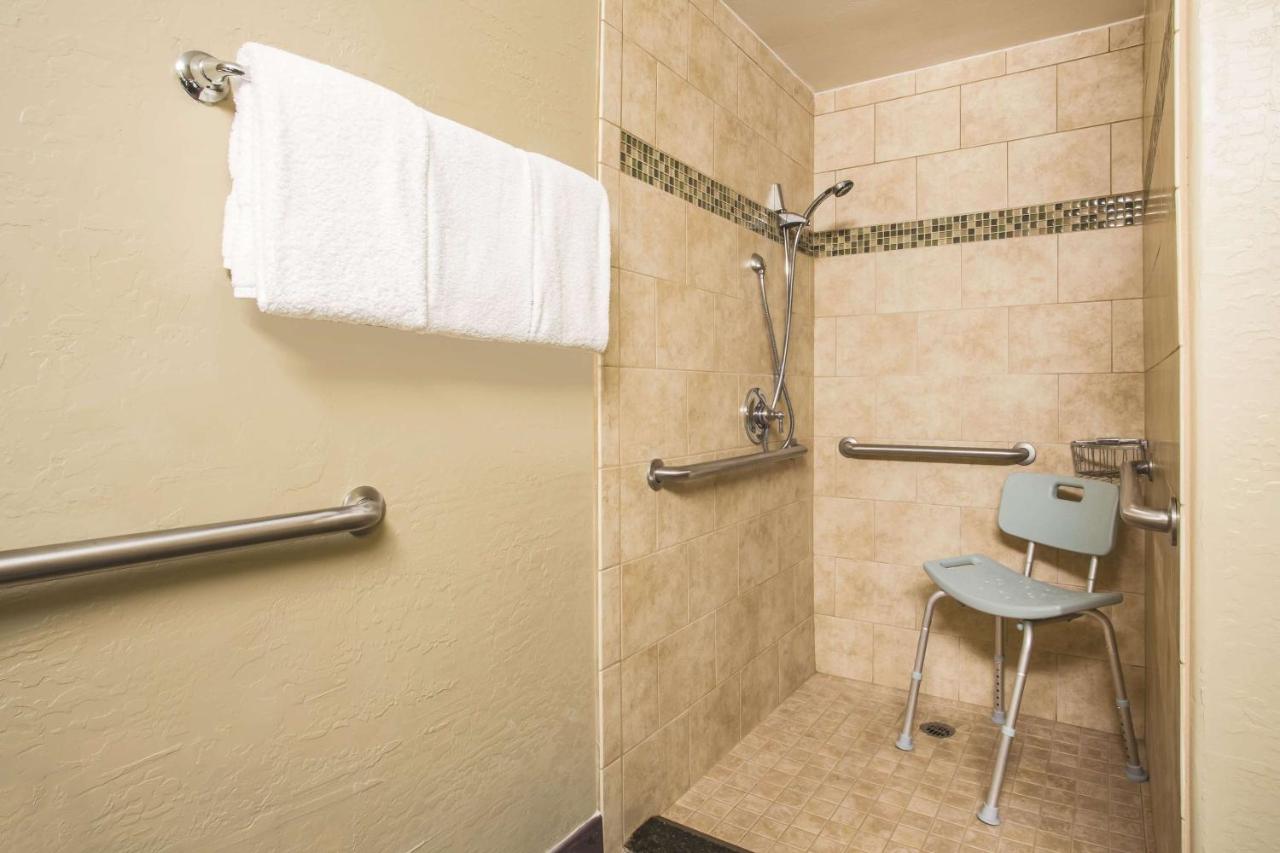 King Room - Mobility Access/Non-Smoking at La Quinta Inn & Suites by Wyndham Conference Center Prescott