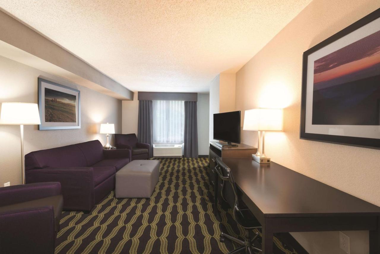 One-Bedroom King Suite - Non-Smoking at La Quinta Inn & Suites by Wyndham Lynchburg at Liberty Univ.
