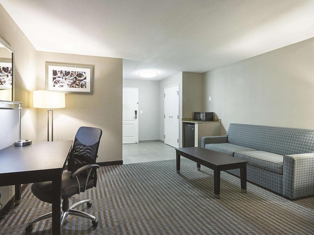 Deluxe King Room - Mobility Access/Non-Smoking at La Quinta Inn & Suites by Wyndham Glendive
