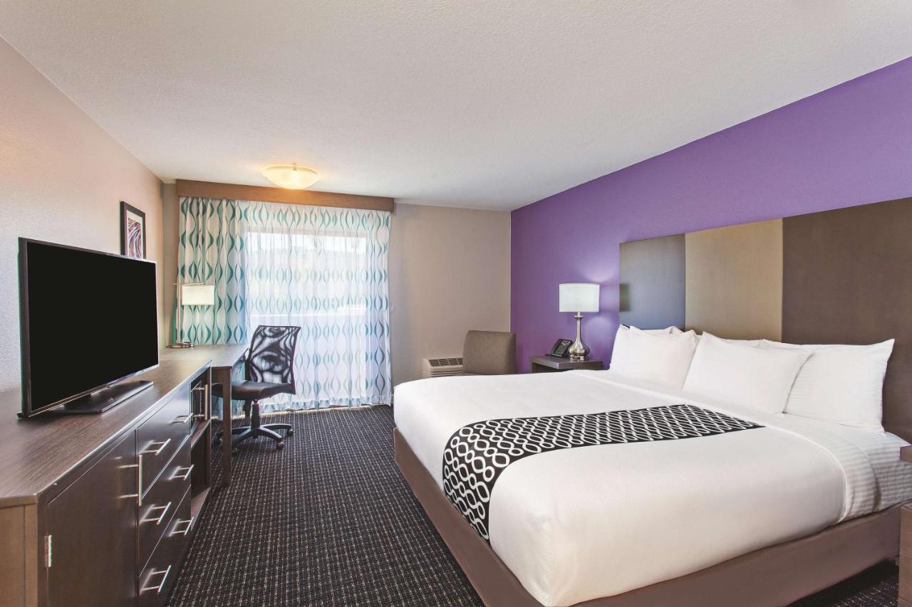 King Room at La Quinta Inn & Suites by Wyndham Pomona