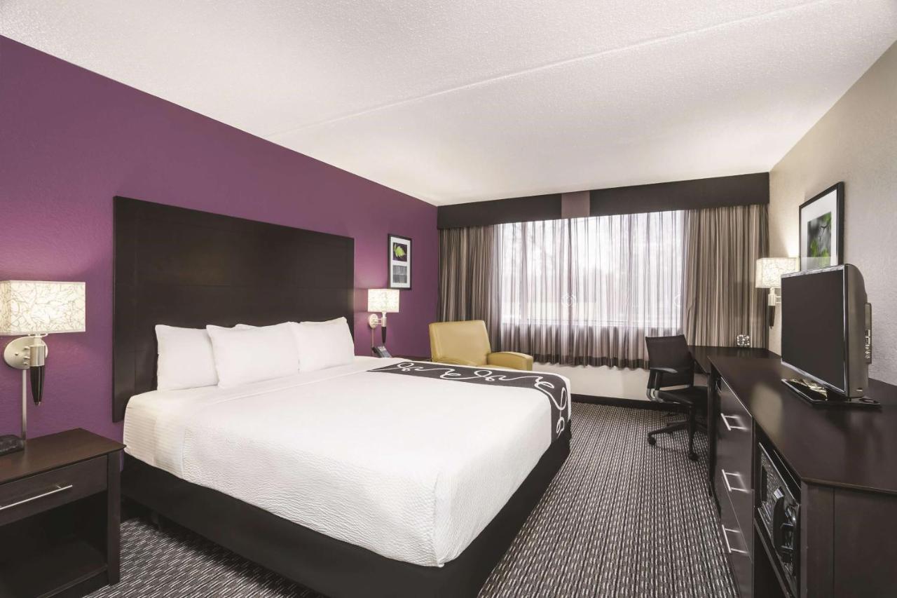 King Room - Disability Access at La Quinta Inn & Suites by Wyndham Clifton/Rutherford