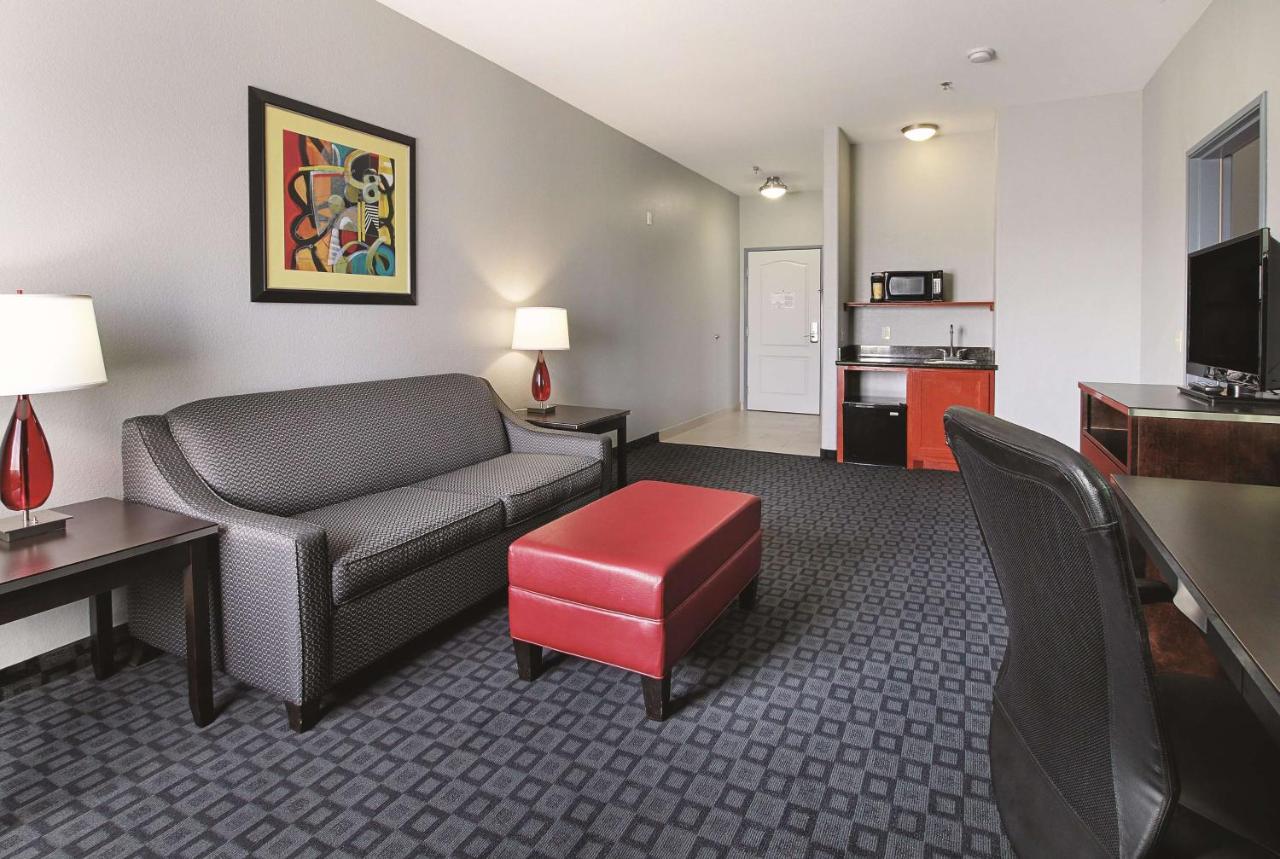 Deluxe King Suite - Non-Smoking at La Quinta Inn & Suites by Wyndham Dallas - Hutchins